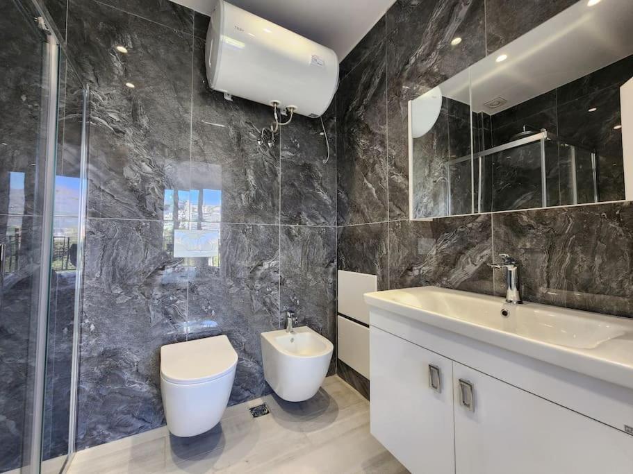 Penthouse With A City View تيرانا المظهر الخارجي الصورة